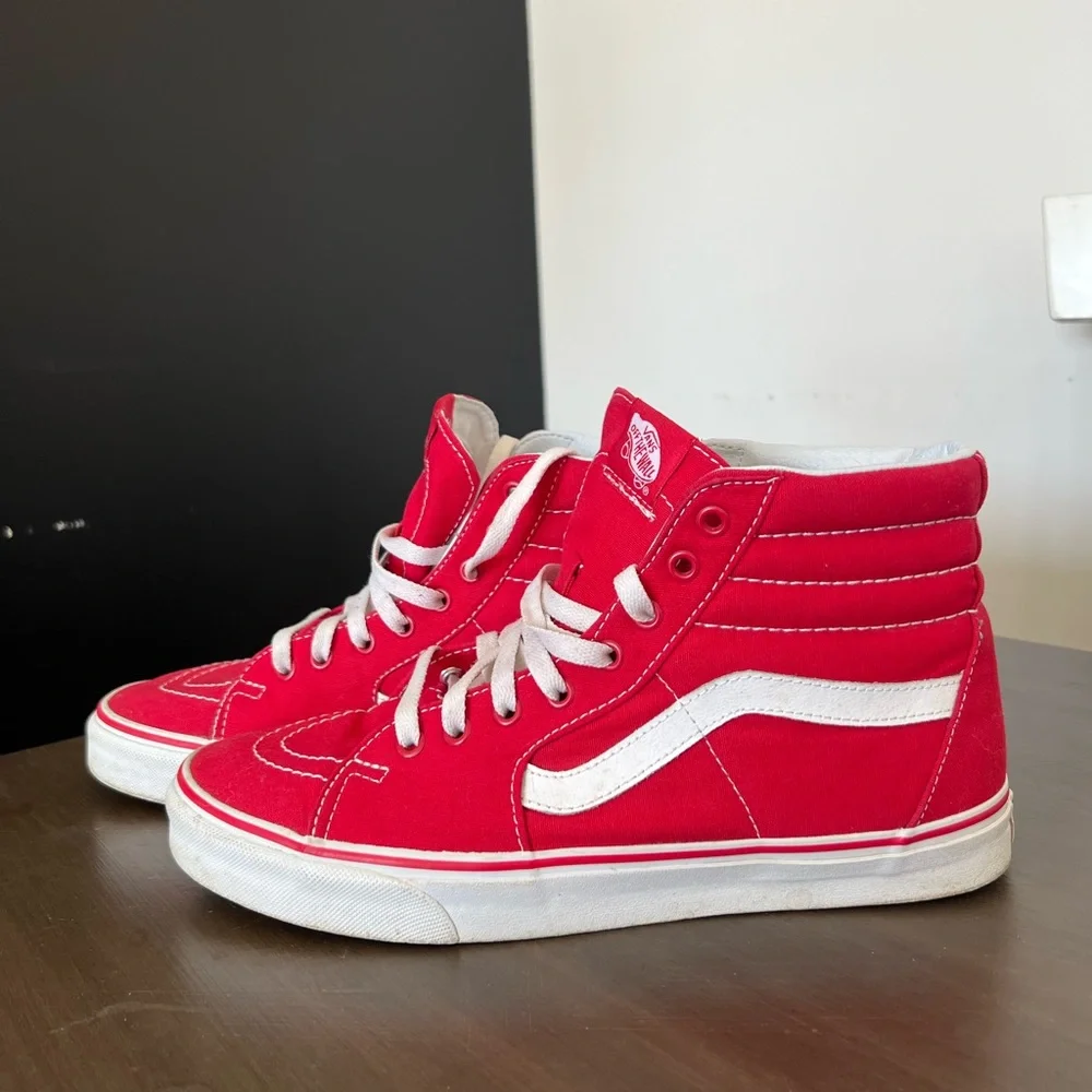 Red vans - Picture 2 of 2